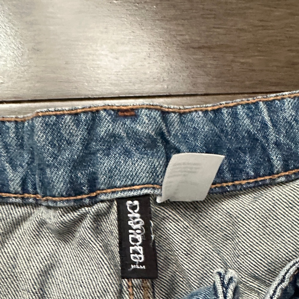 Divided Relaxed Fit Blue Jeans - Picture 2 of 11